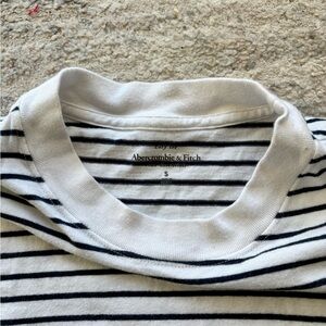 Abercrombie & Fitch Black and White Striped Tee